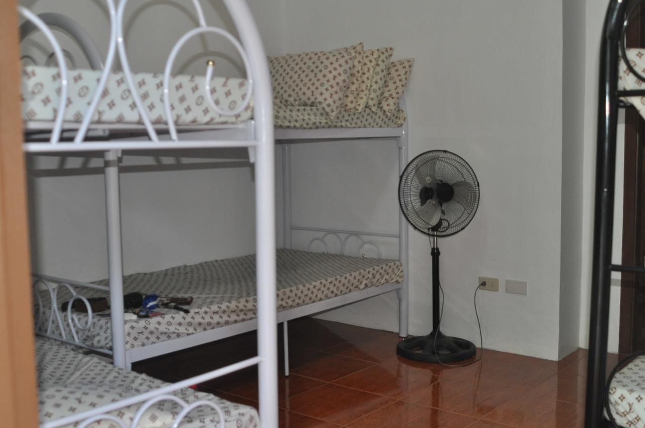 Bognot Lodge : Alvin Bognot Mt Pinatubo Guesthouse And Tours Santa Juliana Pokoj fotografie